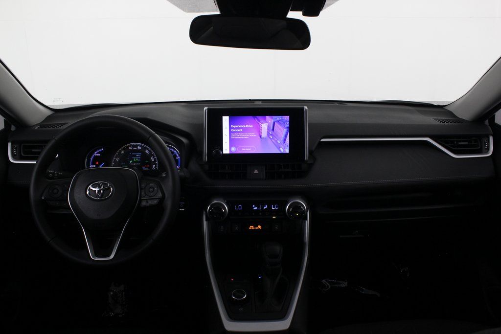 2024 Toyota RAV4 XLE 8