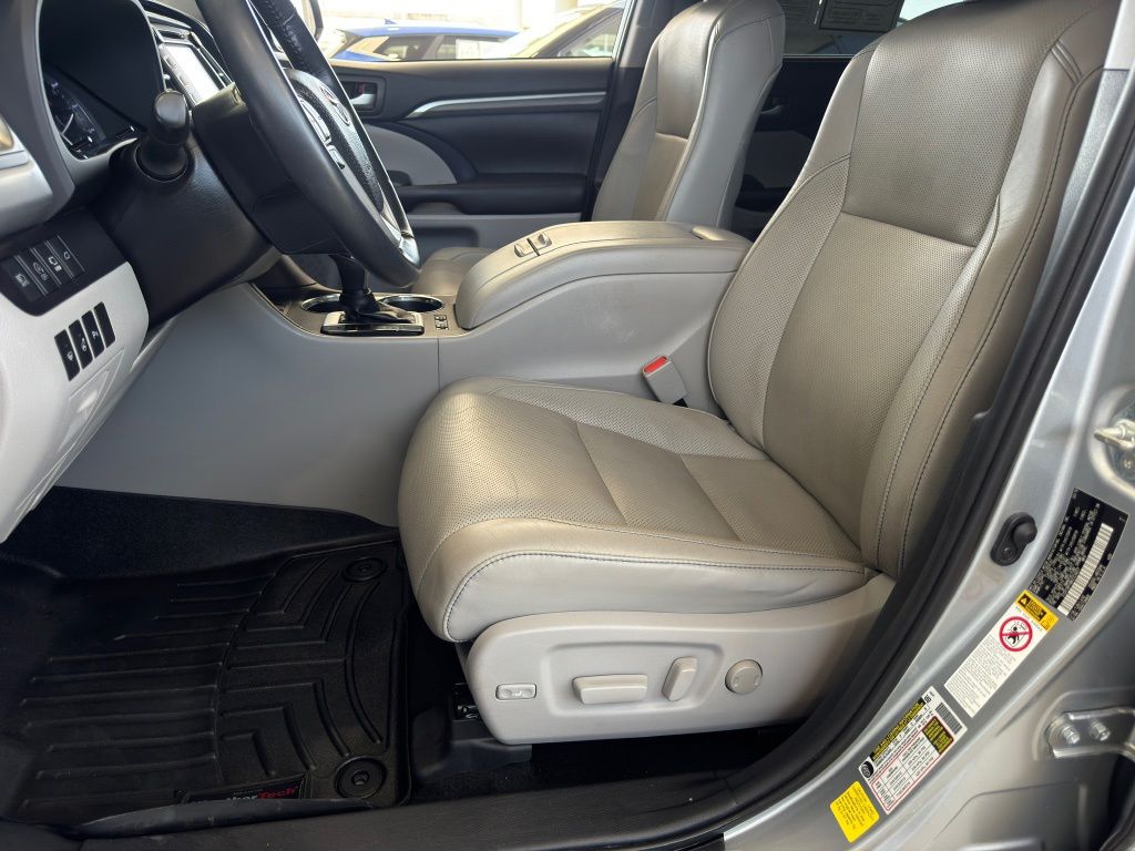 2019 Toyota Highlander Limited Platinum - 11