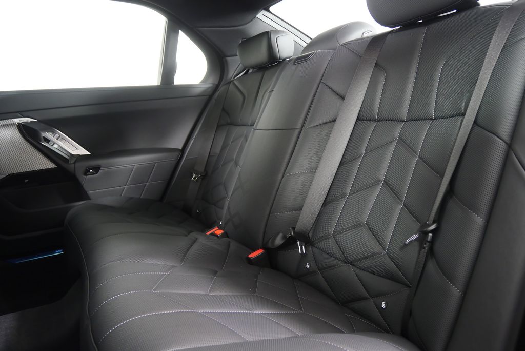 Thumbnail: 2026 BMW 7 Series - 16