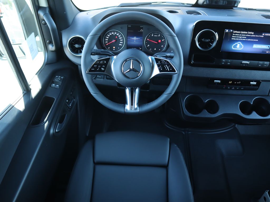 Thumbnail: 2025 Mercedes-Benz Sprinter - 11
