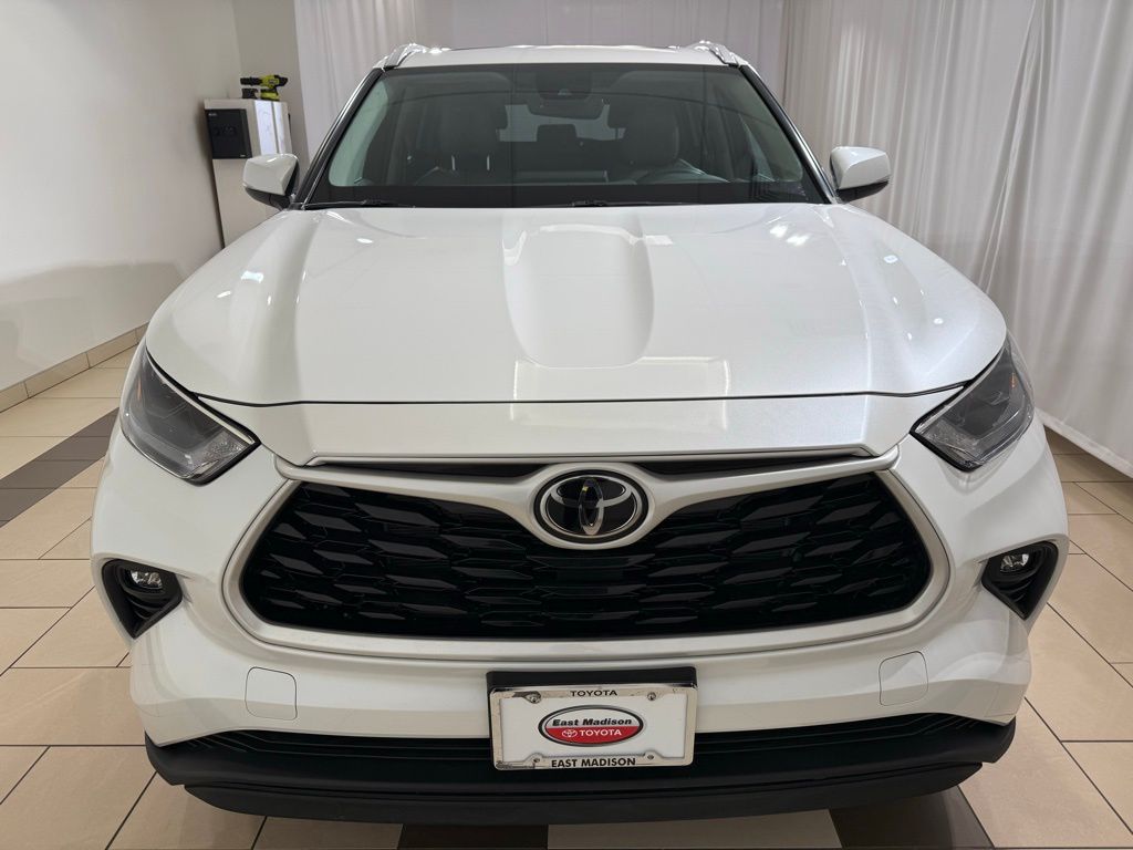 Thumbnail: 2022 Toyota Highlander - 26