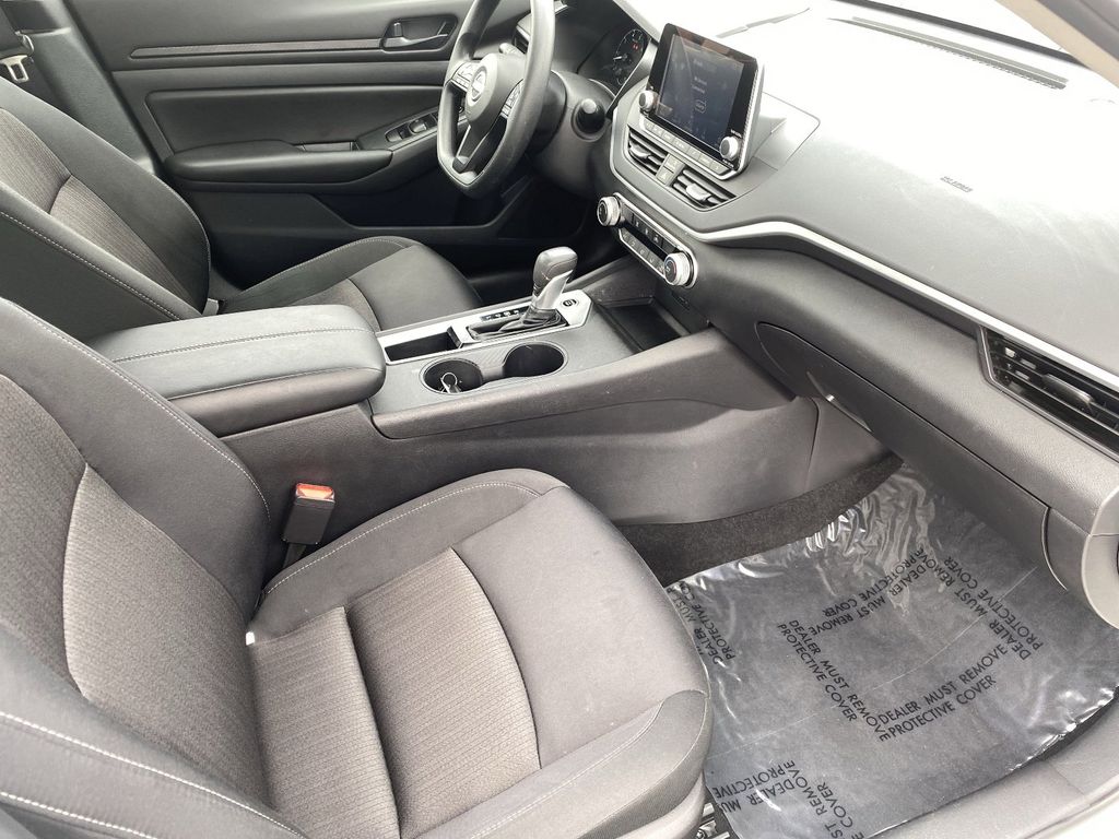 2025 Nissan Altima S - Photo 10