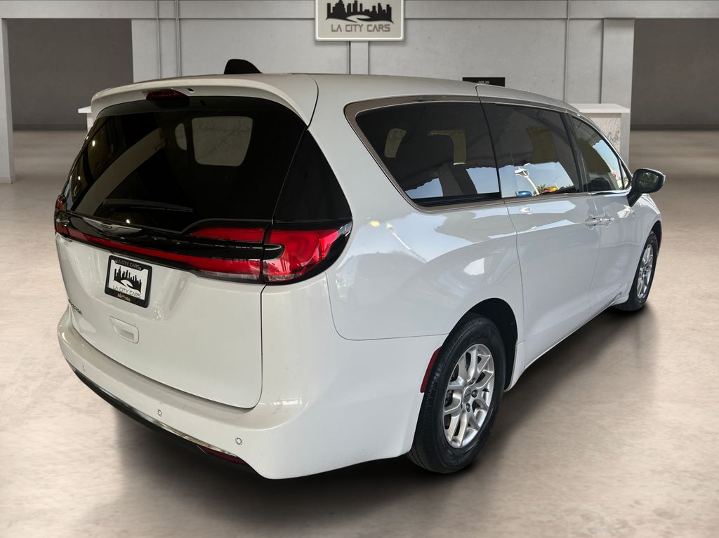 View vehicle photo 6