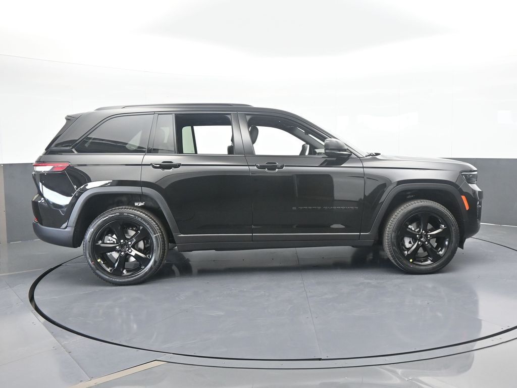 New 2025 Diamond Black Crystal Pearlcoat Jeep Limited image 7