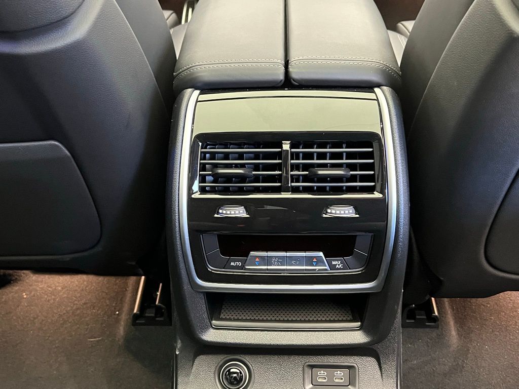 Thumbnail: 2024 BMW X7 - 10