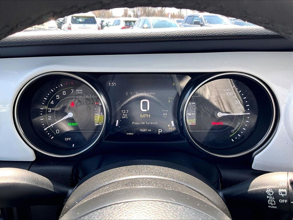 2023 Jeep Wrangler — photo 25
