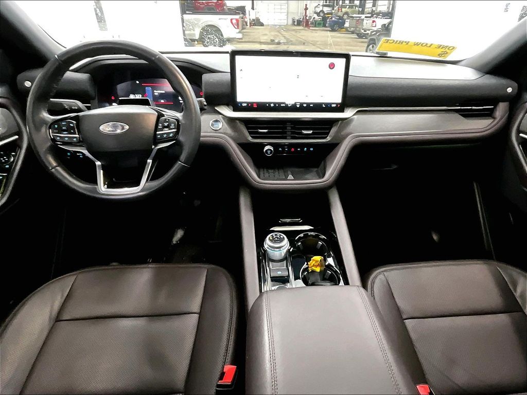 2025 Ford Explorer — photo 22