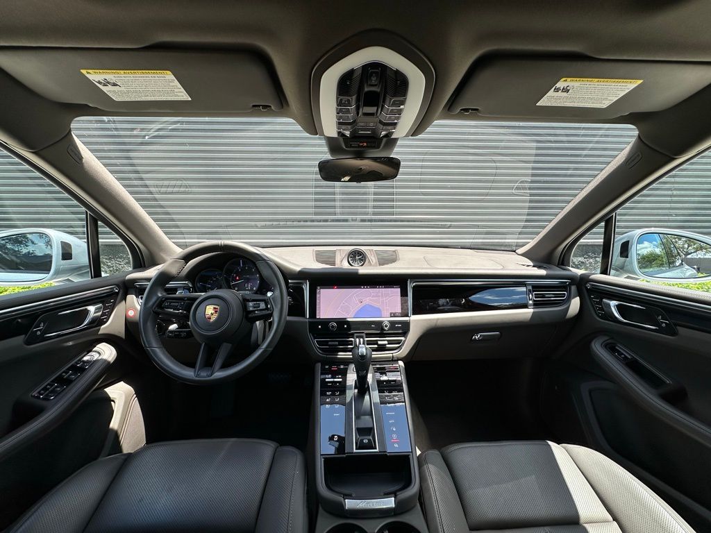 2022 Porsche Macan  31