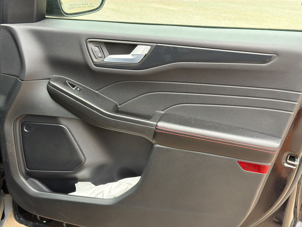 2025 Ford Escape ST-Line - Photo 14