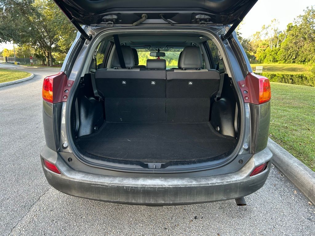 Thumbnail: 2015 Toyota RAV4 - 10
