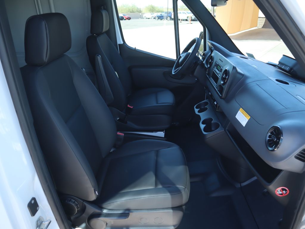 Thumbnail: 2025 Mercedes-Benz Sprinter - 19