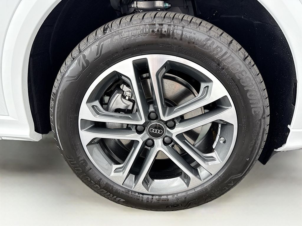 Thumbnail: 2025 Audi Q5 - 32