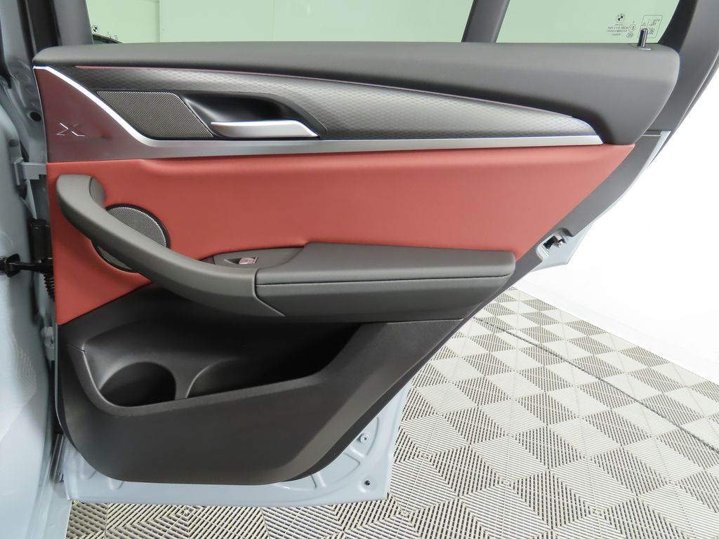 2025 BMW X4 xDrive30i 28