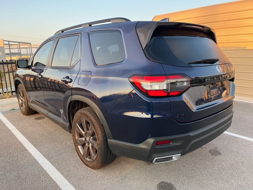 Thumbnail: 2023 Honda Pilot - 4