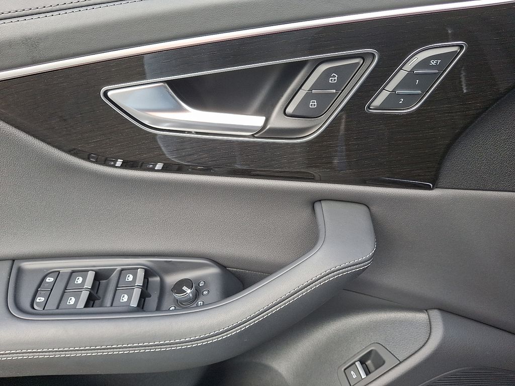 2024 Audi Q8 Prestige 12