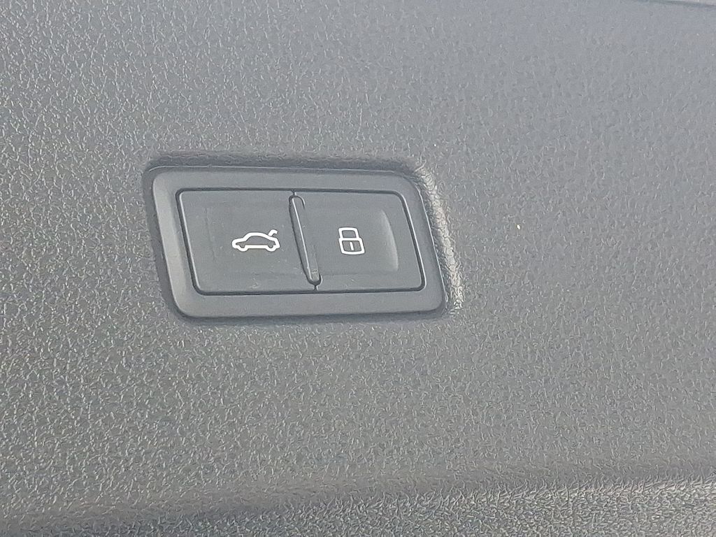 Thumbnail: 2020 Audi Q8 - 29