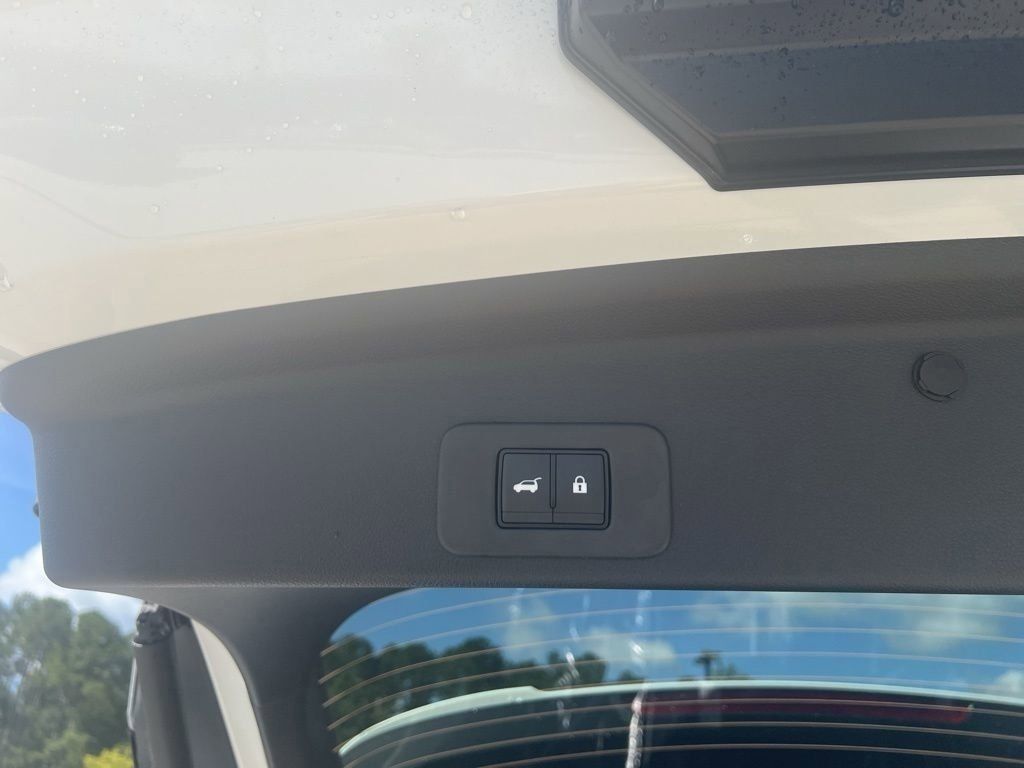 2025 Everest White Pearl Tricoat Nissan Murano SL AWD SUV