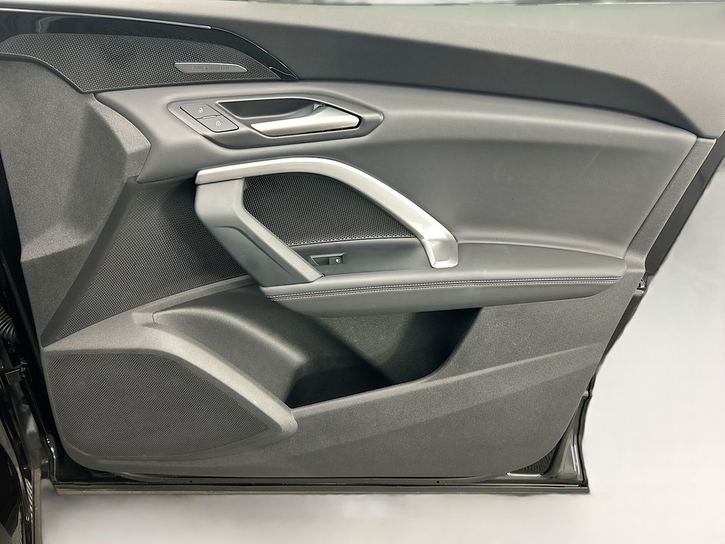 Thumbnail: 2025 Audi Q5 - 24