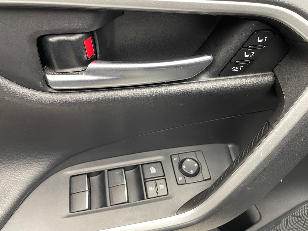Thumbnail: 2021 Toyota RAV4 - 10