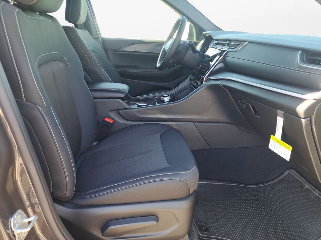 New Car 2025 Jeep Grand Cherokee  Laredo X For Sale Under $35,000 In Austin, Texas