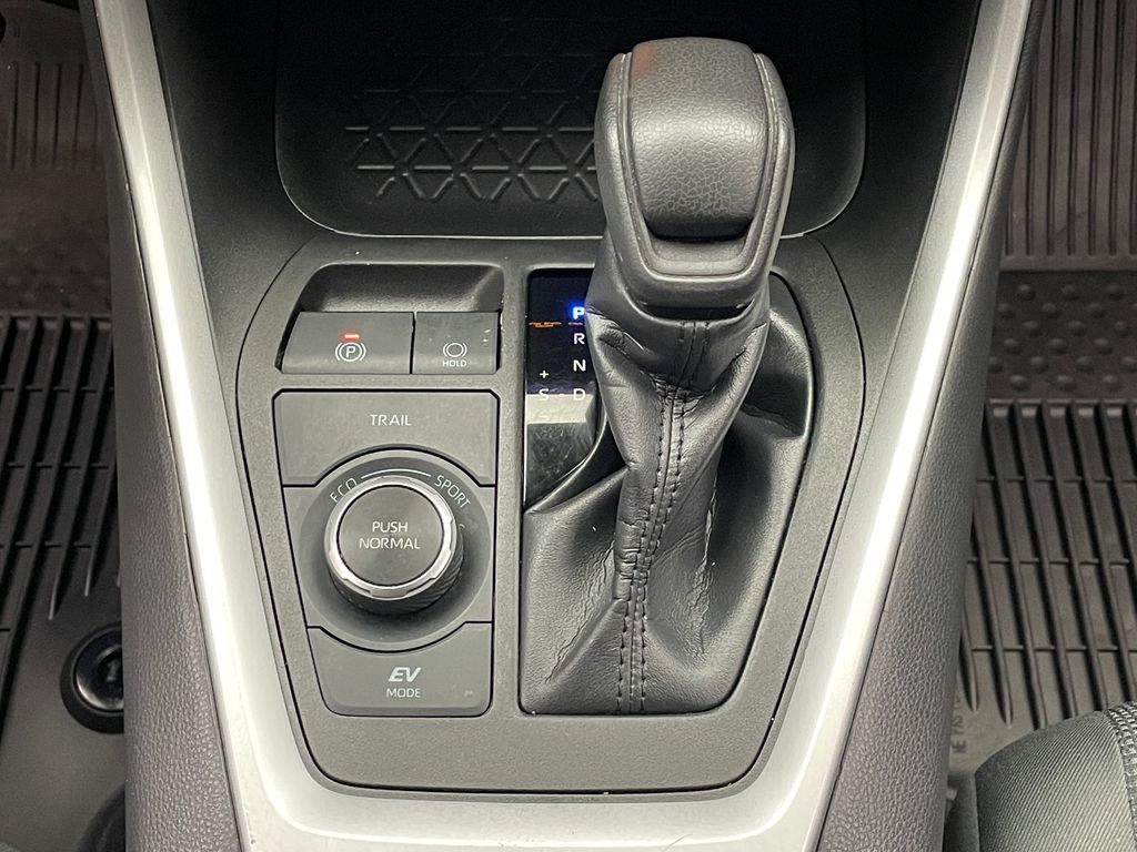 2023 Toyota RAV4 LE 29