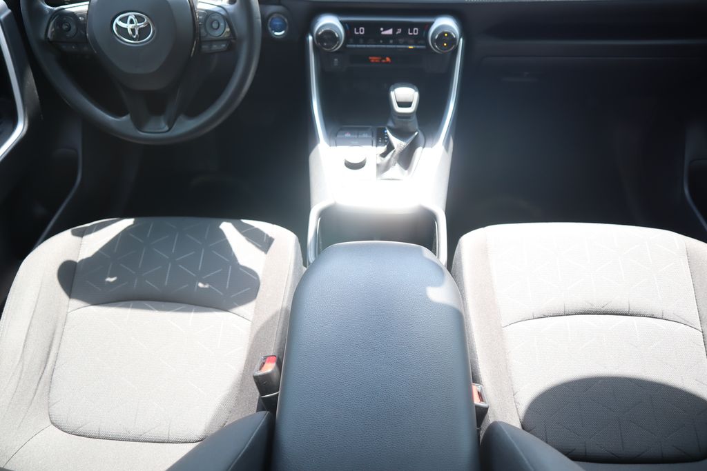 Thumbnail: 2022 Toyota RAV4 - 16