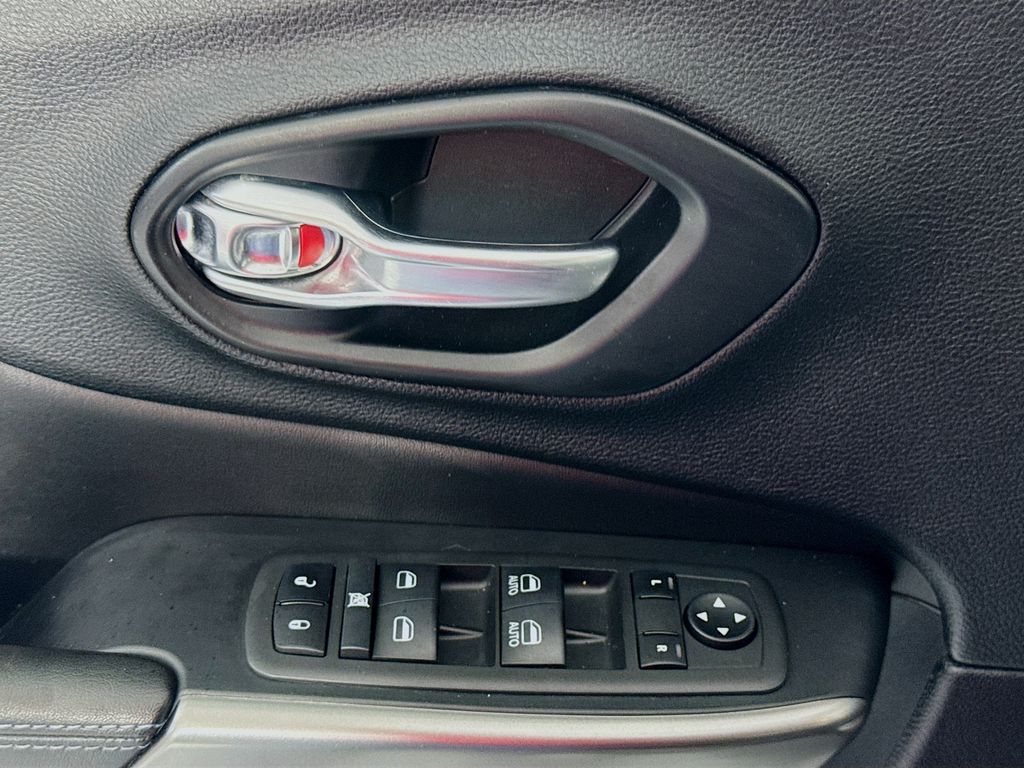 Used Car 2021 Jeep Cherokee  Latitude Plus For Sale Under $20,000 In Austin, Texas