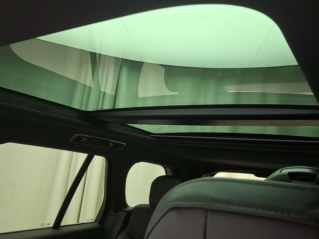 Thumbnail: 2026 Land Rover Range Rover - 11