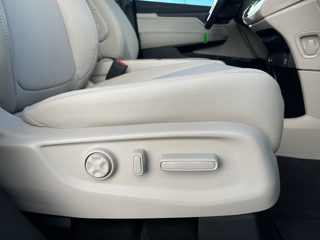 2025 Honda Odyssey EX-L 28