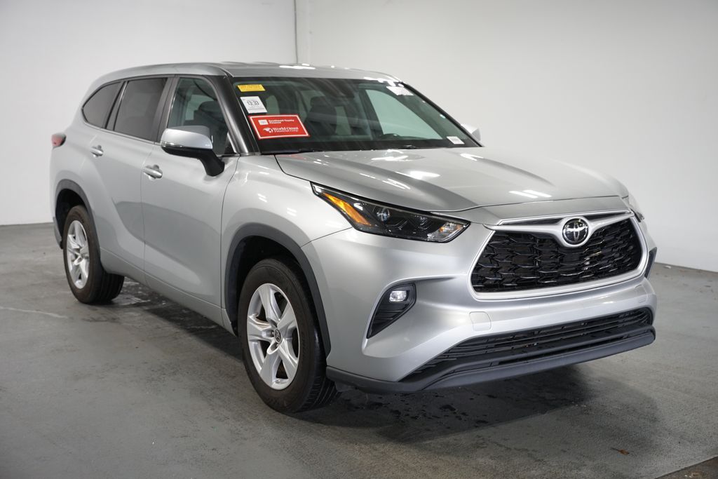 Thumbnail: 2023 Toyota Highlander - 3