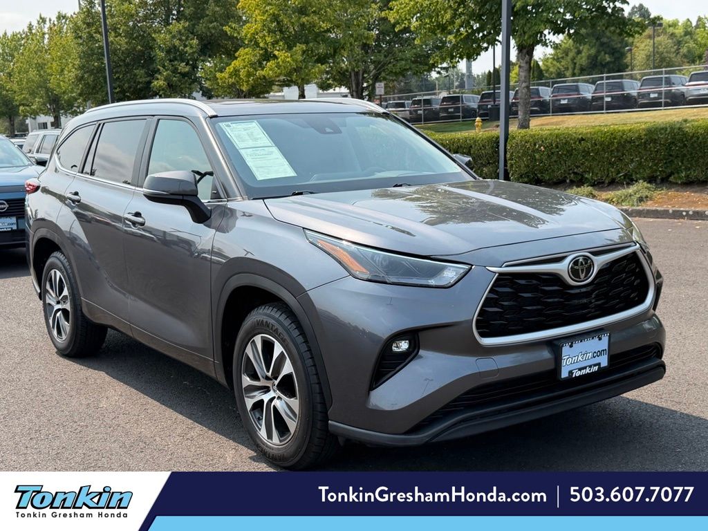 Magnetic Gray Metallic 2023 Toyota Highlander SUV / Crossover Front-Wheel Drive 8-Speed Automatic