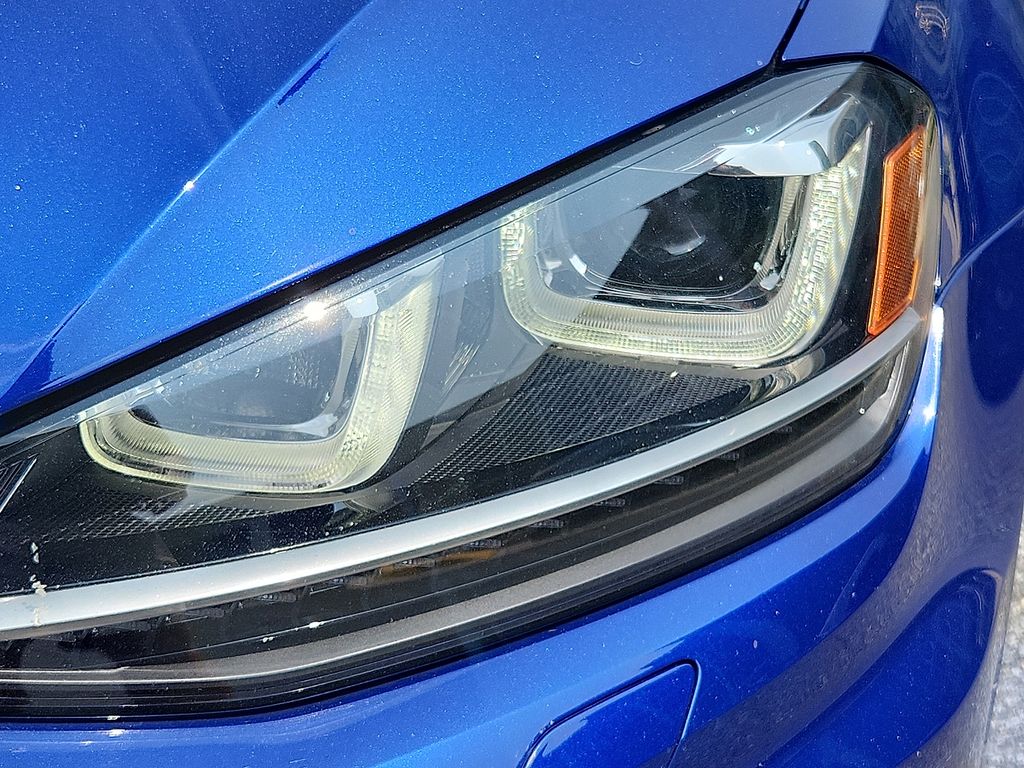 Thumbnail: 2016 Volkswagen Golf - 9