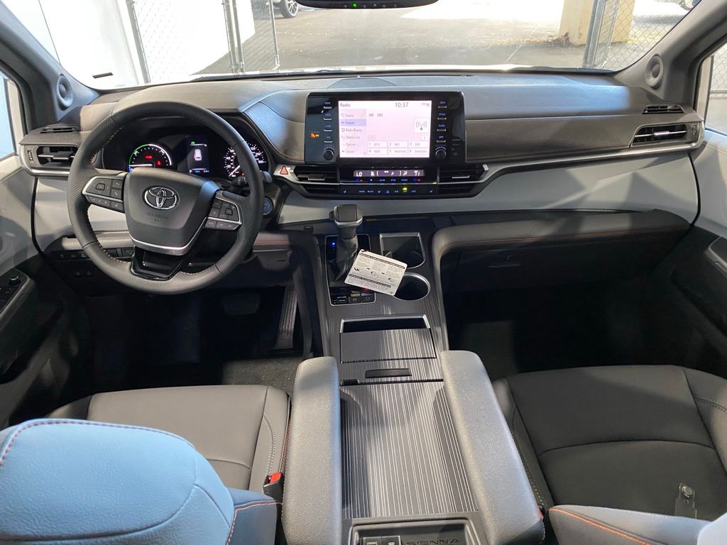 Thumbnail: 2026 Toyota Sienna - 32