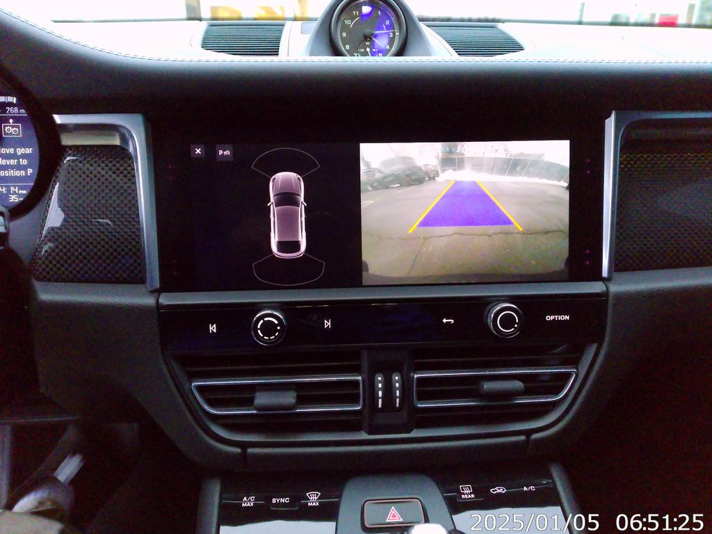 Thumbnail: 2023 Porsche Macan - 24