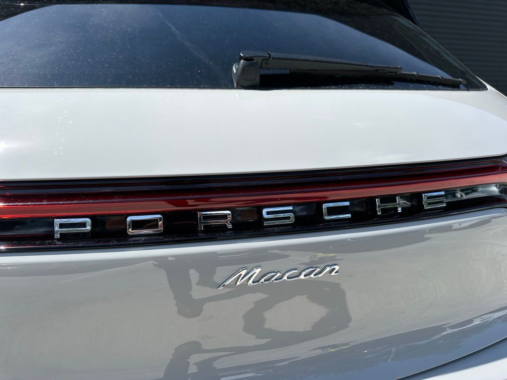 2025 Porsche Macan  12