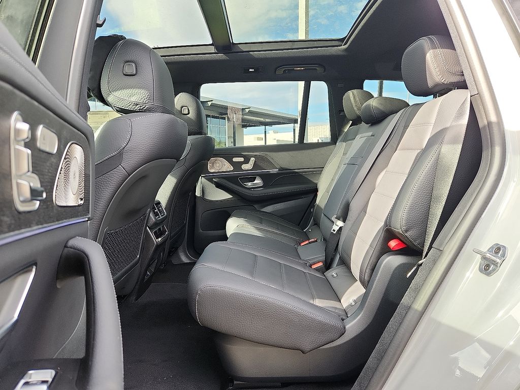 Thumbnail: 2026 Mercedes-Benz GLS - 6