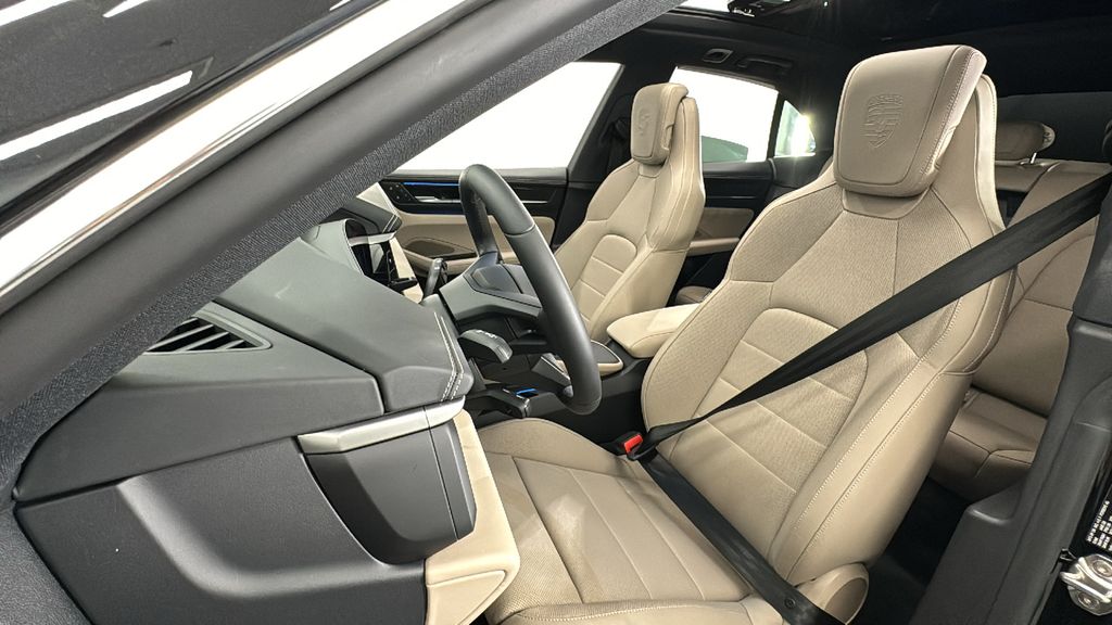 Thumbnail: 2025 Porsche Macan - 5