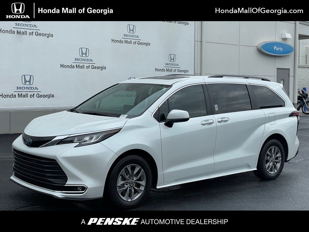 2022 Toyota Sienna XLE -
                Buford, GA