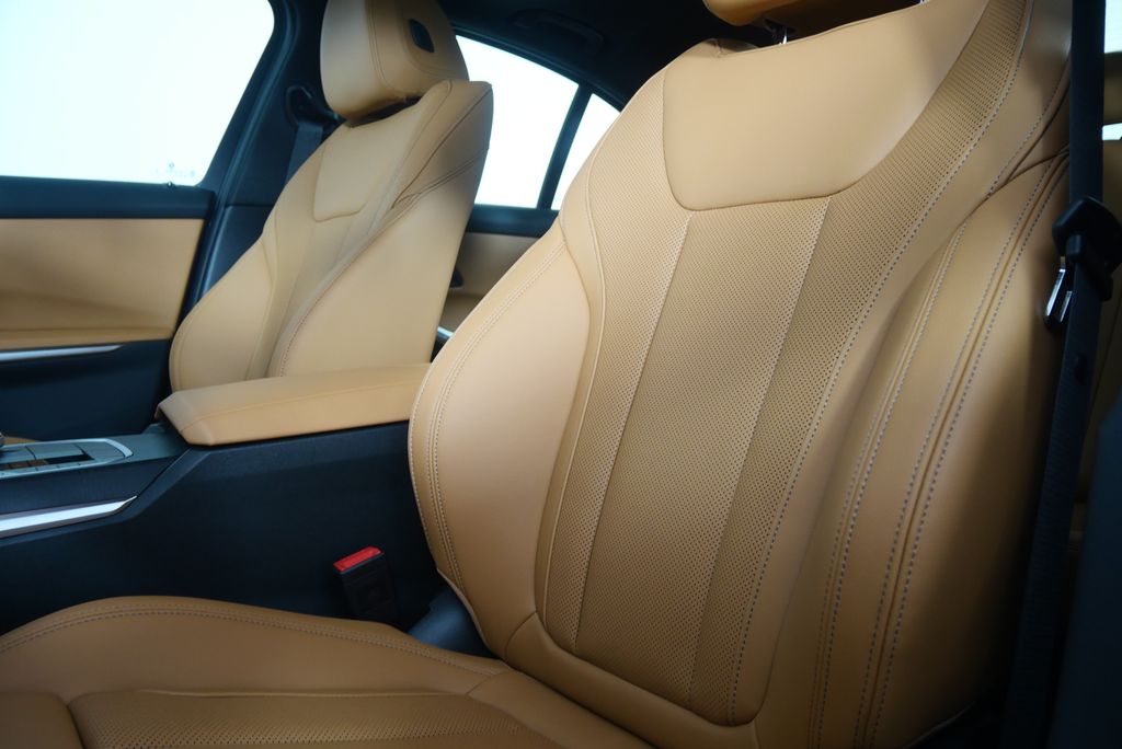 Thumbnail: 2026 BMW 3 Series - 10