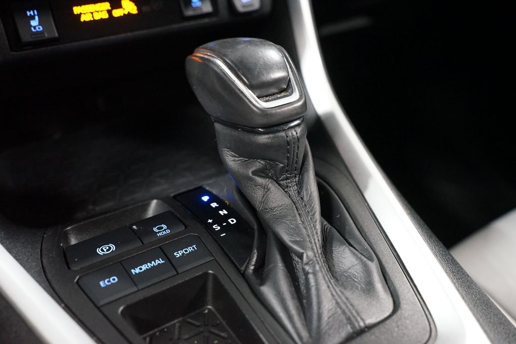 Thumbnail: 2021 Toyota RAV4 - 20