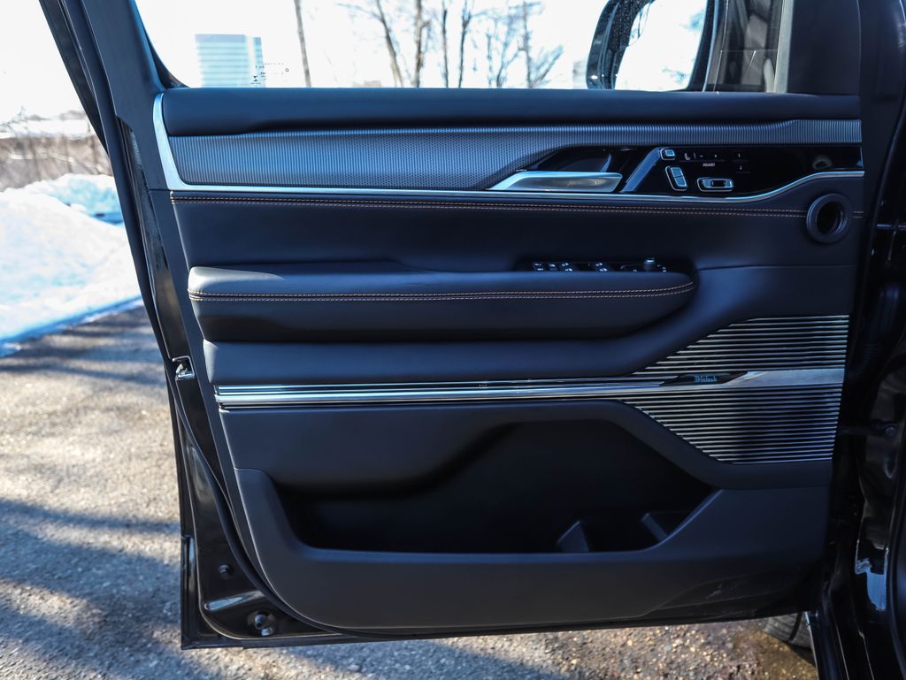 Thumbnail: 2023 Jeep Grand Wagoneer L - 9