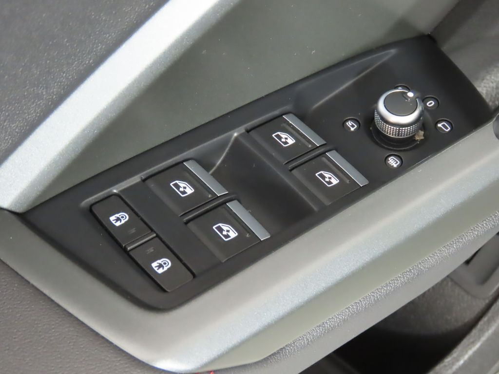 Thumbnail: 2025 Audi Q3 - 32