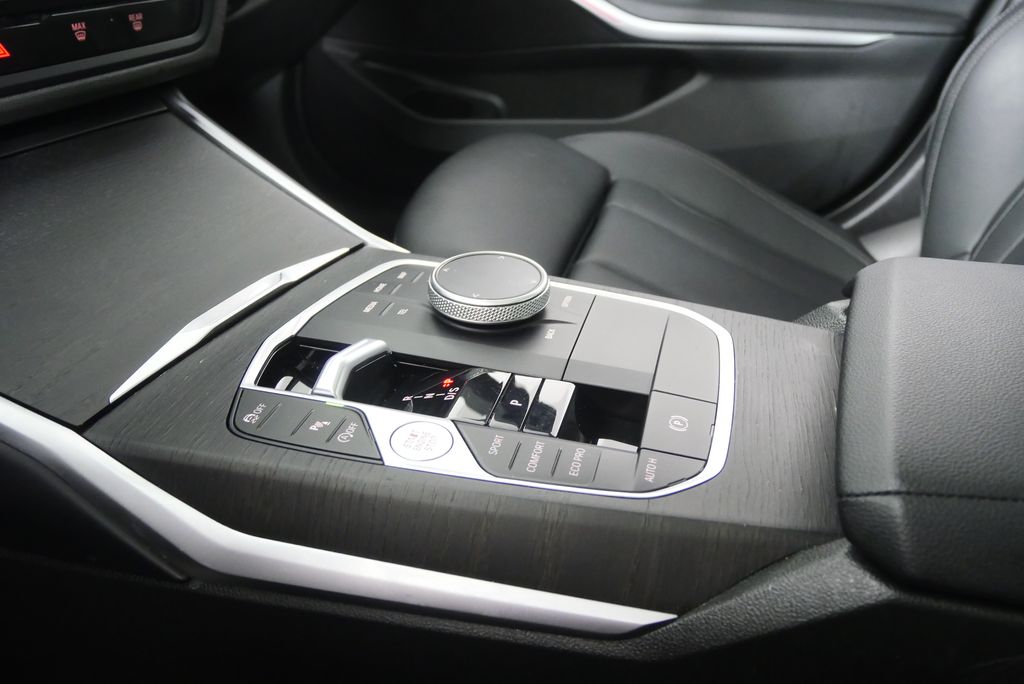 Thumbnail: 2024 BMW 3 Series - 26