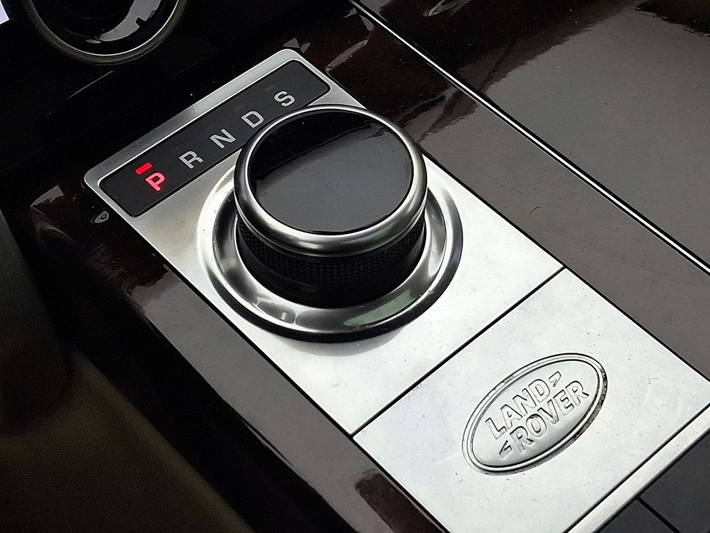 Thumbnail: 2021 Land Rover Range Rover - 16