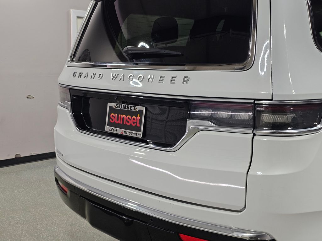 Used 2023 White Jeep Base image 11