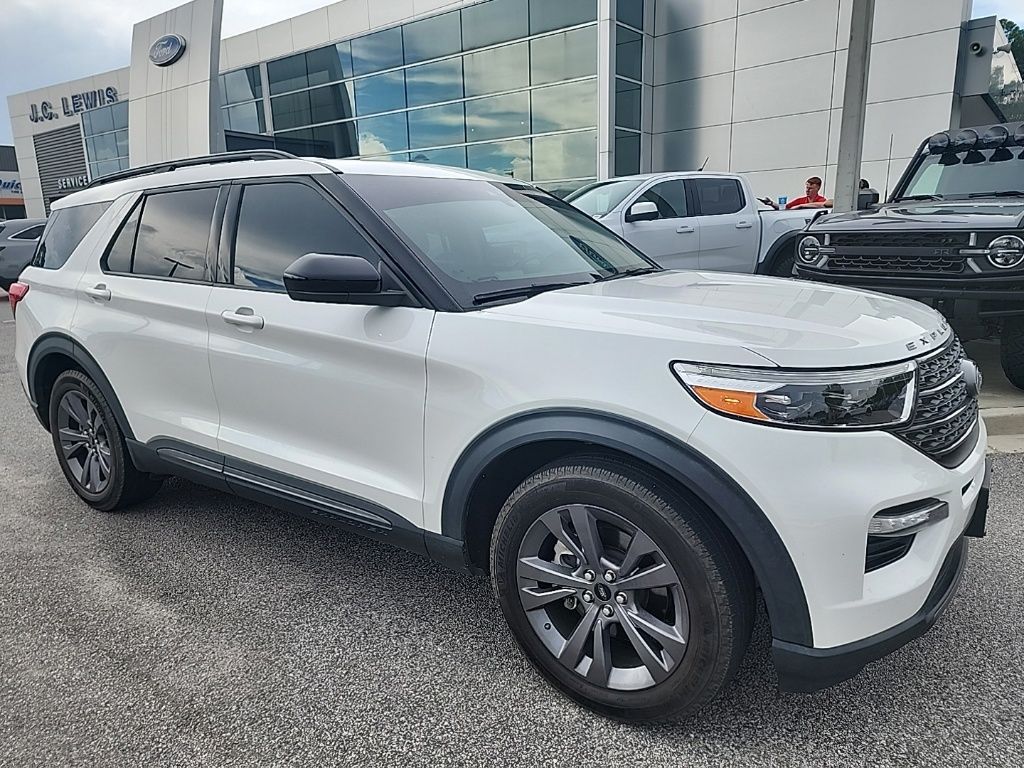 Star White Metallic Tri-Coat 2024 Ford Explorer SUV / Crossover Rear-Wheel Drive Automatic