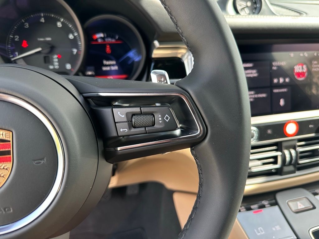 Thumbnail: 2025 Porsche Macan - 18