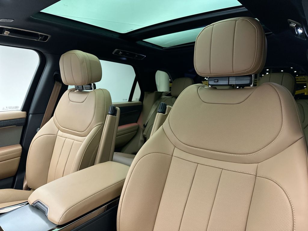 Thumbnail: 2025 Land Rover Range Rover Sport - 8
