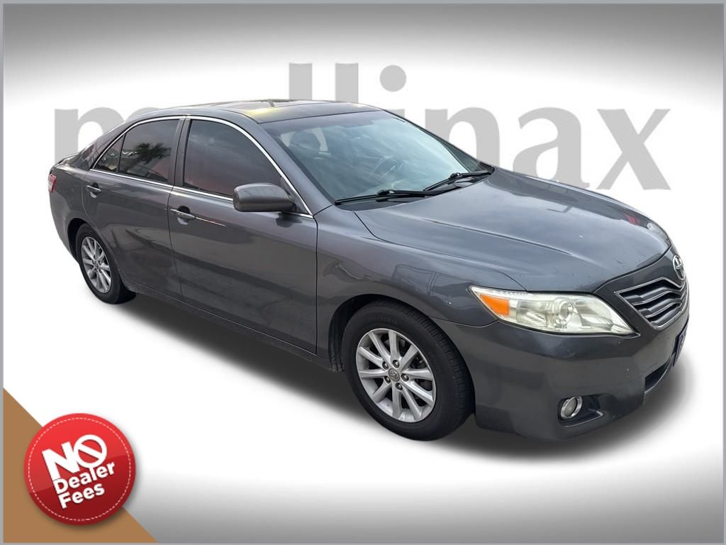 2010 Toyota Camry XLE's photo