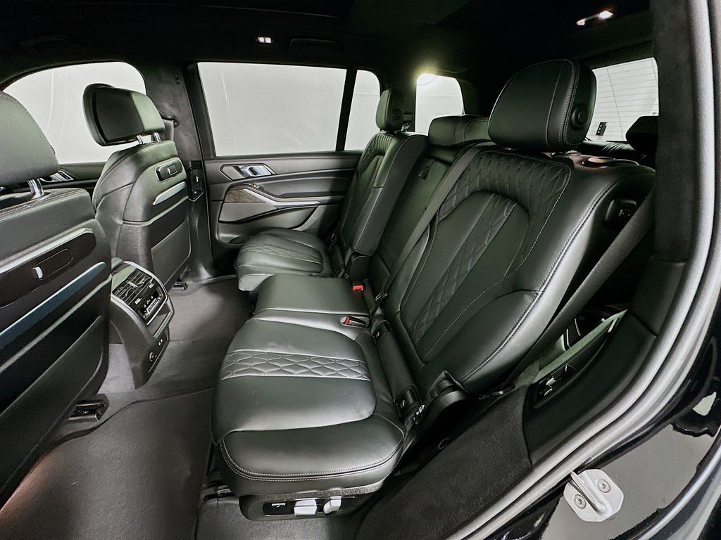 2025 BMW X7 xDrive40i 17
